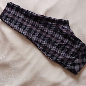 Torrid Black Red and White  Capris